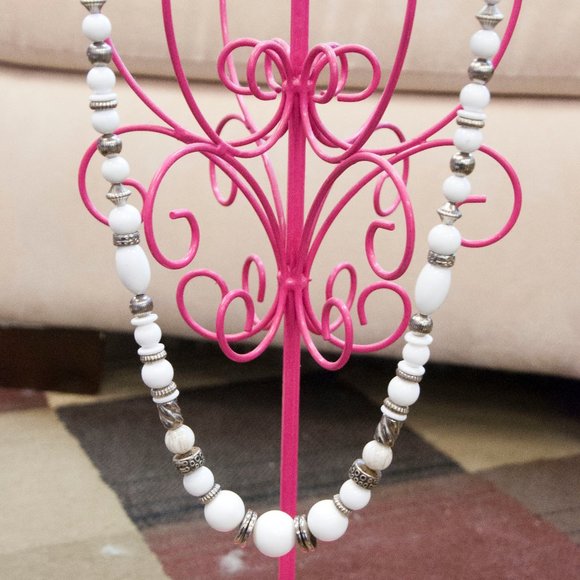 Pretty white and silver bead necklace - Picture 1 of 6